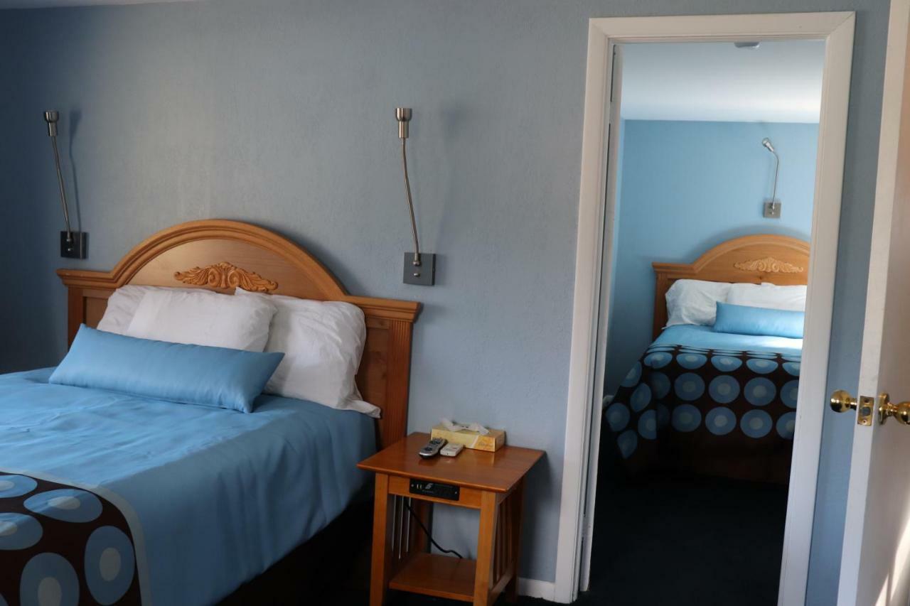 Hitching Post Country Motel Cornwall Exterior foto
