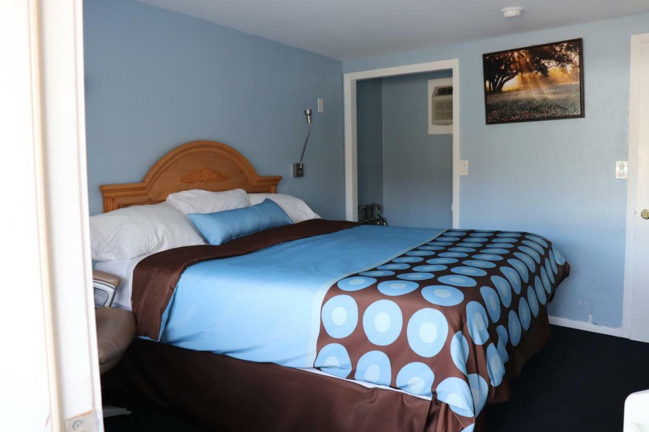 Hitching Post Country Motel Cornwall Exterior foto