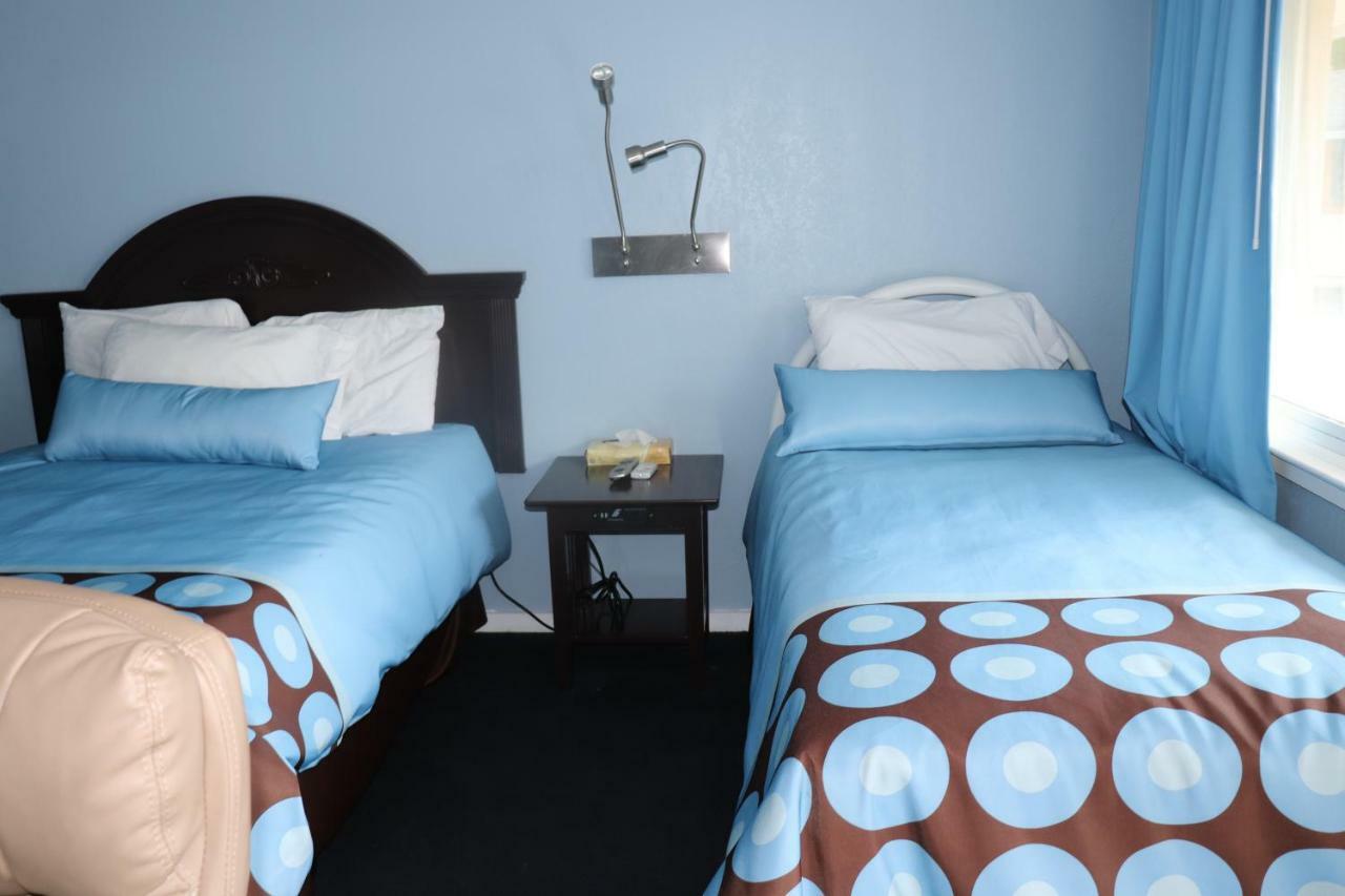 Hitching Post Country Motel Cornwall Exterior foto
