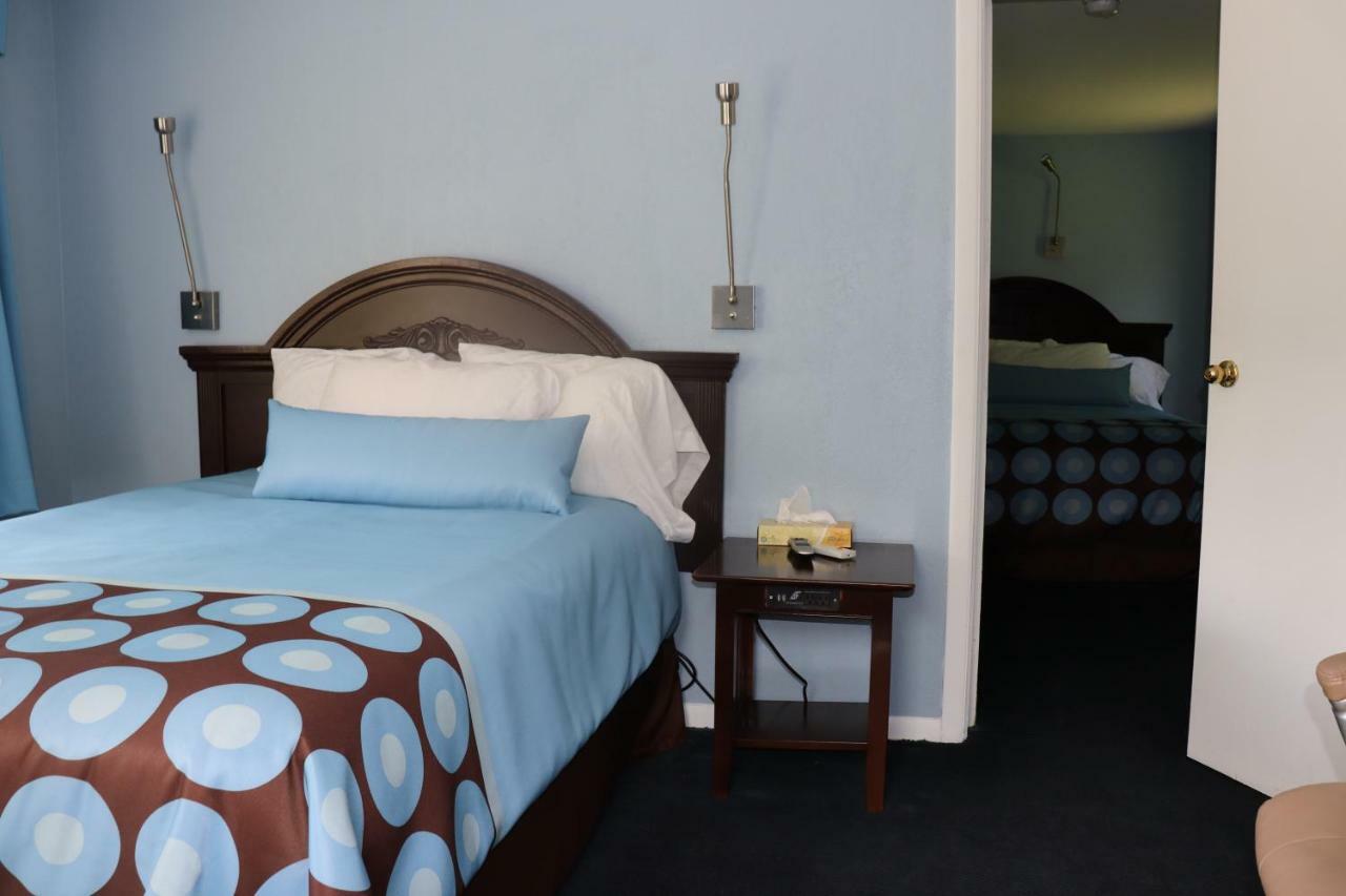 Hitching Post Country Motel Cornwall Exterior foto
