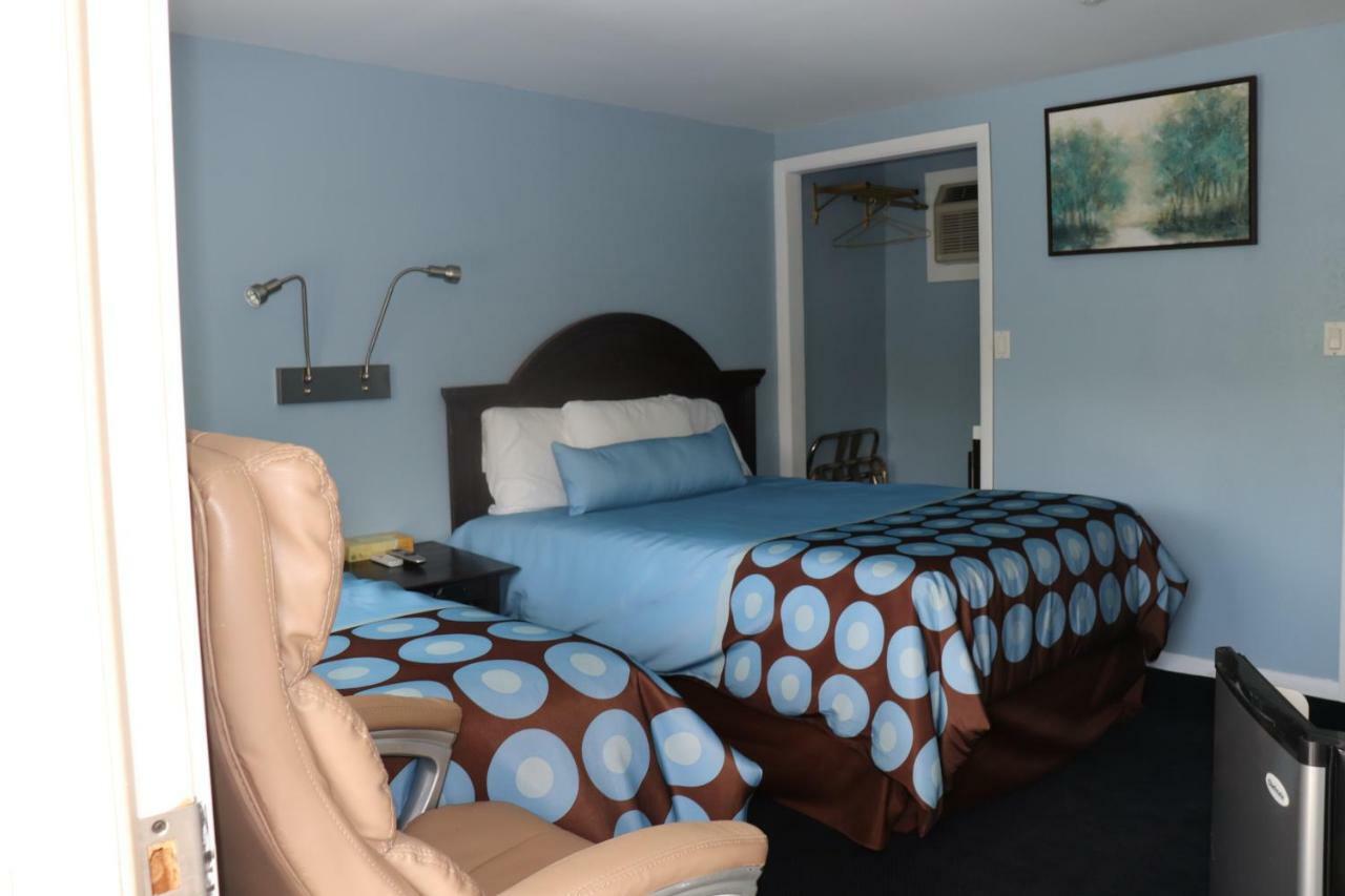 Hitching Post Country Motel Cornwall Exterior foto